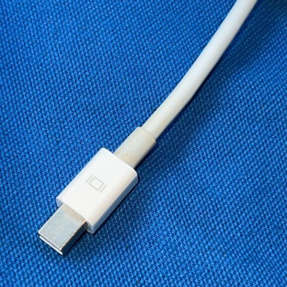 Apple Mini DisplayPort to DVI Adapter - Picture 2 of 5